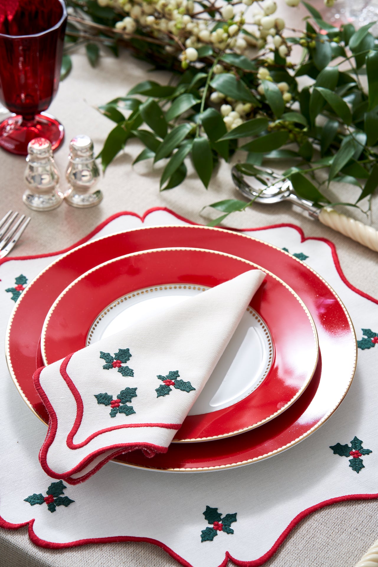 VINTAGE HOLLY Placemat and Napkin Set